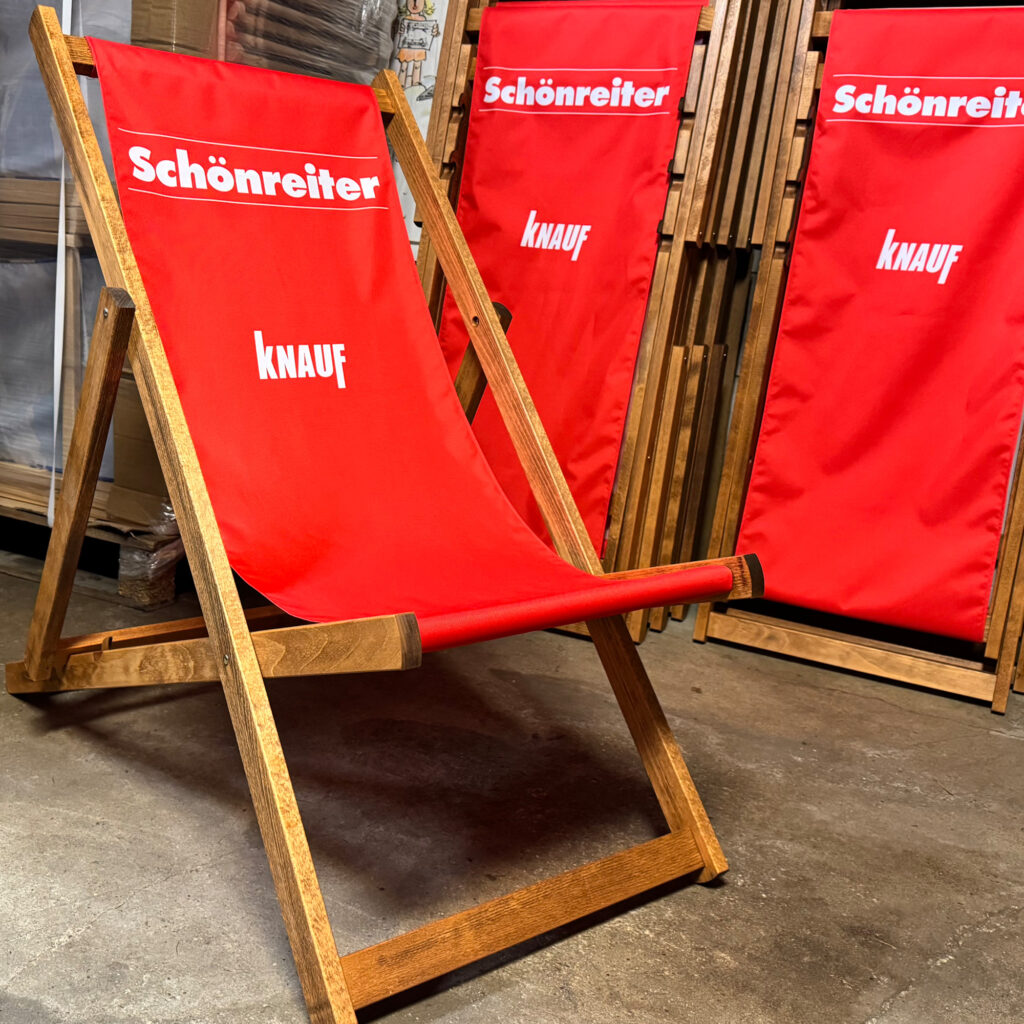 Premium Liegestuhl mit Logo vom Kunden bedruckt